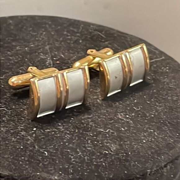 Vintage 1960s MCM gold tone rectangular Mother-of-Pearl bullet back cuff links - Picture 5 of 10